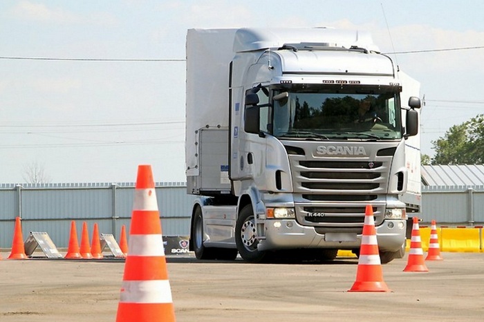 Обучение на категорию CE в Макеевке